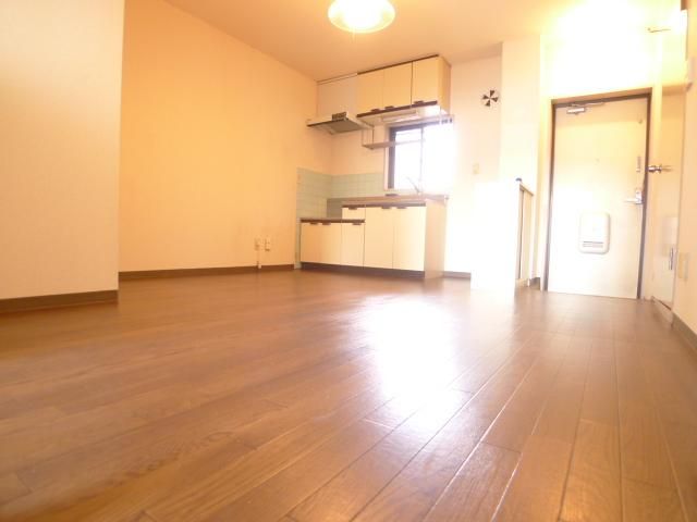 エクセレンス・アライ弐番館の居間写真