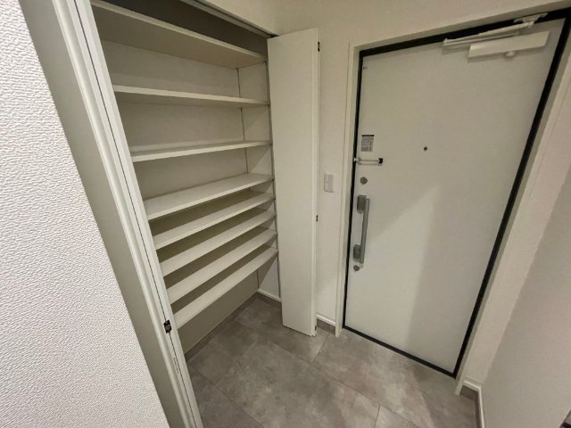 地下鉄東山線 岩塚駅 徒歩3分 3階建 新築の玄関写真