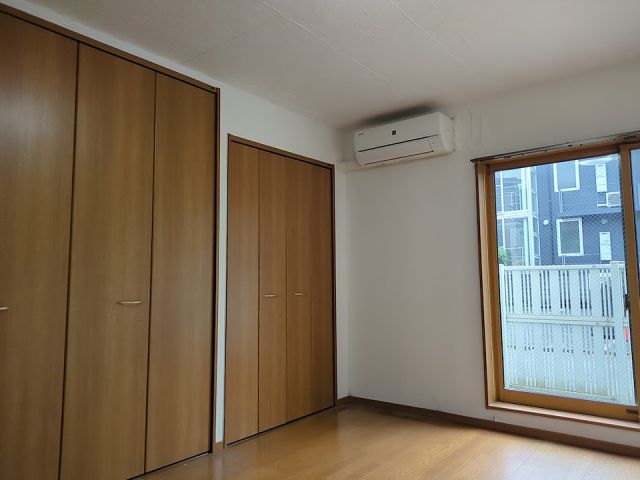プティメゾンクールの居間写真