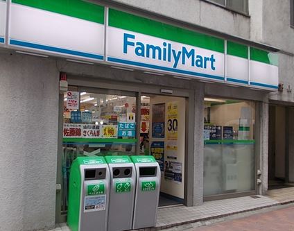 コンビニ　ファミリーマート 築地六丁目店（コンビニ）まで123m