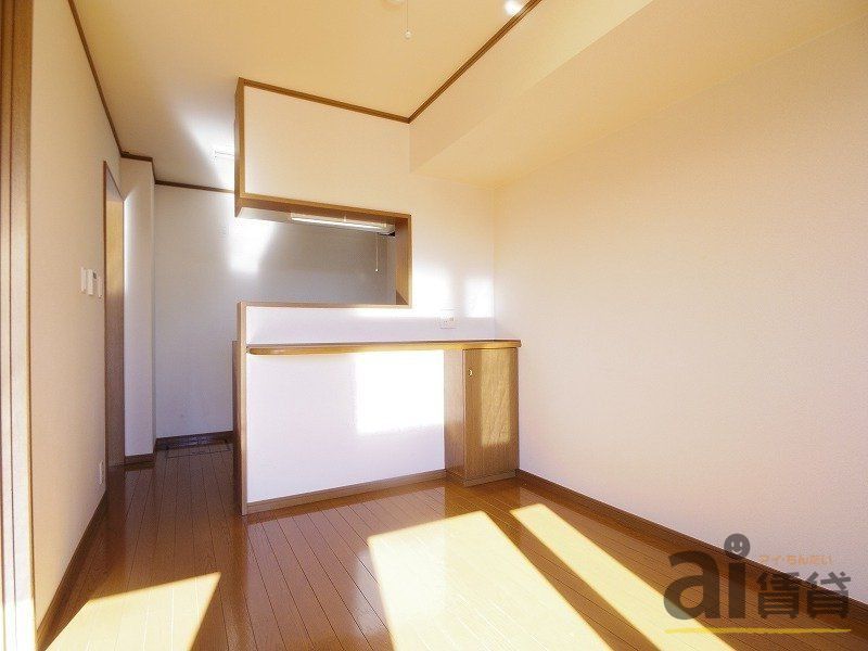 ＪＲ武蔵野線 新小平駅 徒歩6分 3階建 築28年の居間写真