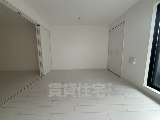 阪急千里線 吹田駅 徒歩13分 3階建 新築の内装写真