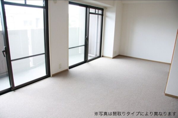 シュライン武庫川の居間写真