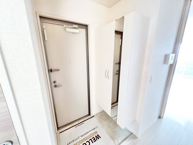 玄関　※別部屋参考写真
