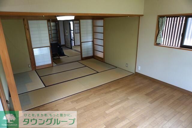 桐生市東3丁目貸戸建住宅の居間写真