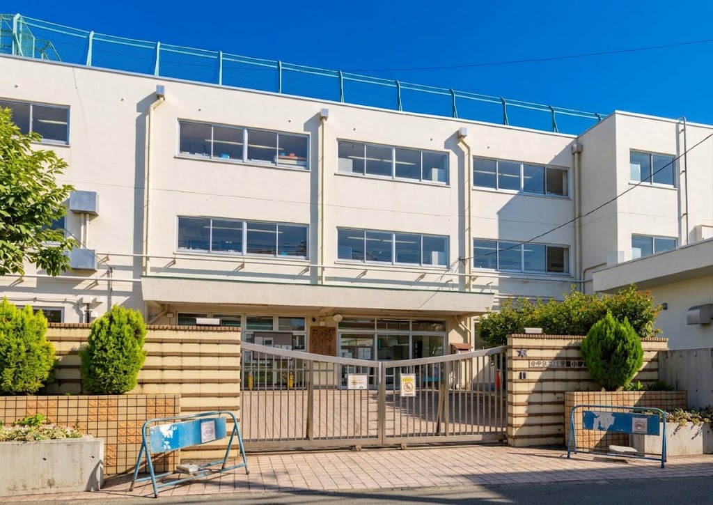 小学校　世田谷区立弦巻小学校（小学校）まで160m
