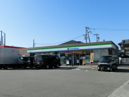 コンビニ　ファミリーマート　岸和田上松町店（コンビニ）まで572m