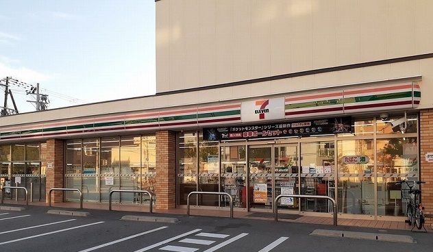 コンビニ　セブンイレブン様（コンビニ）まで300m