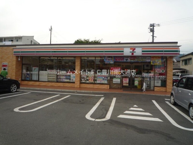 コンビニ　セブンイレブン豊川一宮旭店（コンビニ）まで527m