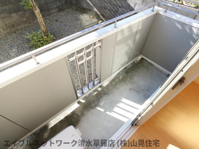 バルコニー　暖かな日差しのふりそそぐバルコニー
