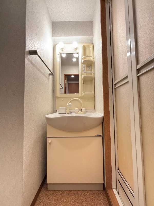 洗面設備　３０２号室　写真