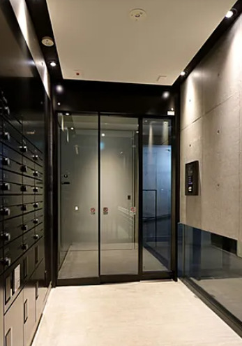 エントランス　建物の内部です