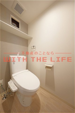 トイレ　落ち着いた色調のトイレです