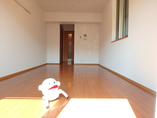 居室・リビング　約8帖のスペースあるので、じゅうぶんだと思いますヨ★