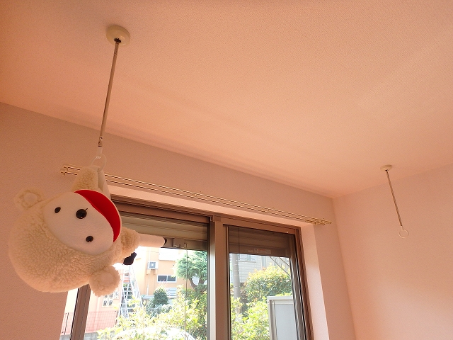 その他設備　雨でも安心の室内物干し付★