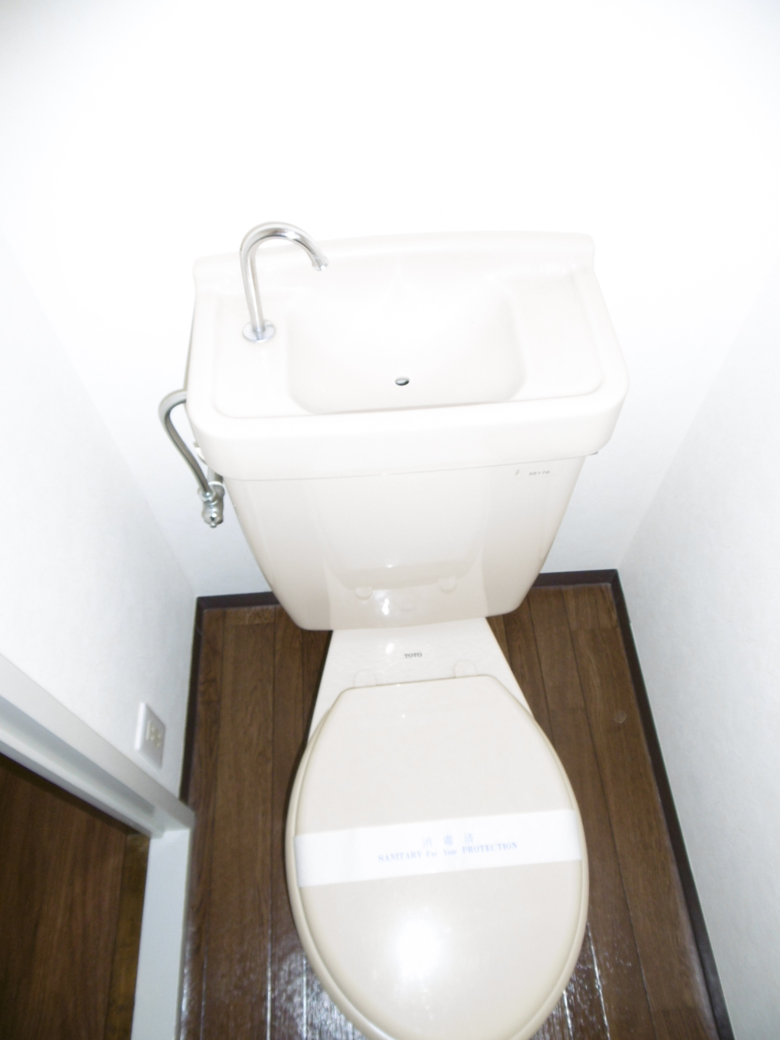 トイレ　トイレです。きれいに清掃済みになります。