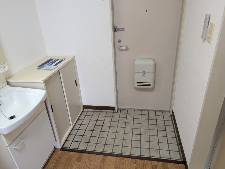 プランタン石沢IIIの玄関写真