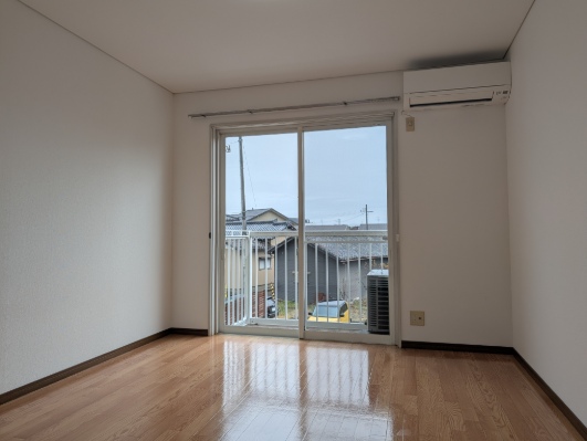 プランタン石沢IIIの居間写真