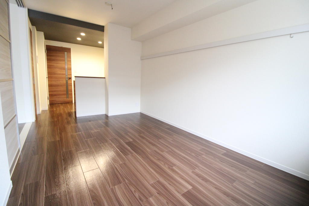 居室・リビング　縦長のリビングは11帖超えの広さでエアコン完備！！