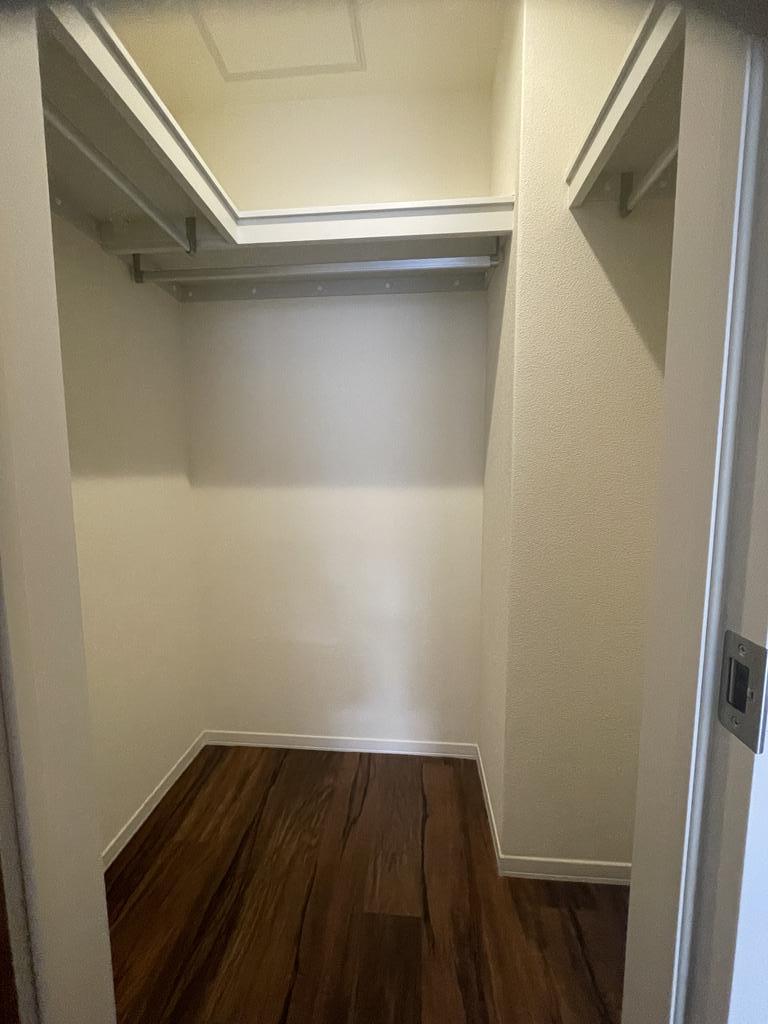 収納　寝室の収納は奥行きのあるウォークインクローゼット！！