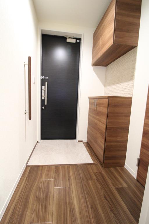 玄関　玄関ホールにはシューズボックス完備！！