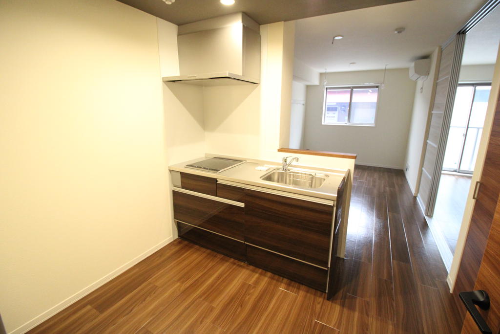 キッチン　対面キッチンで上部がすっきりしていて、リビングが見渡せます！