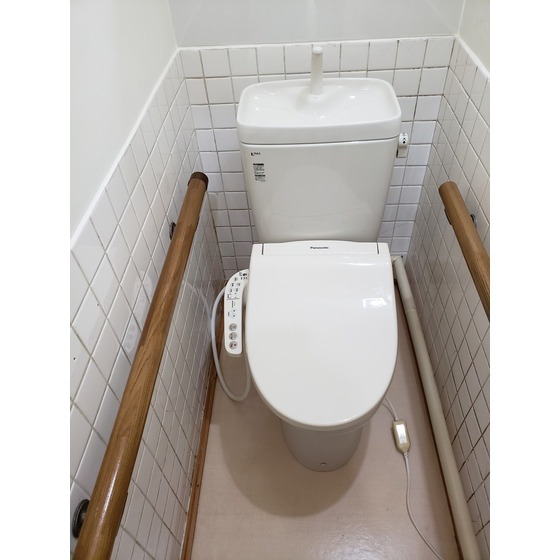 トイレ　温水洗浄便座