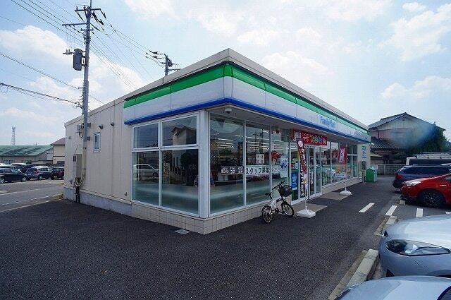 コンビニ　ファミリーマート伊勢崎東町店（コンビニ）まで1654m