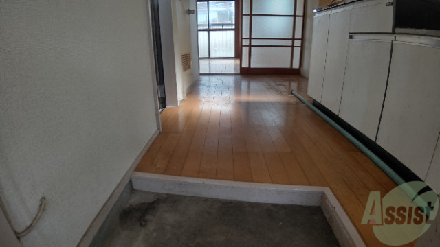 玄関　玄関でございます。毎日の出入りはこちらから。