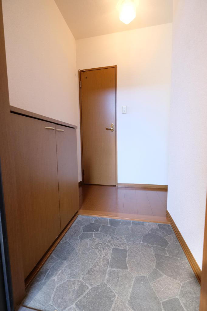 玄関　写真は別室です