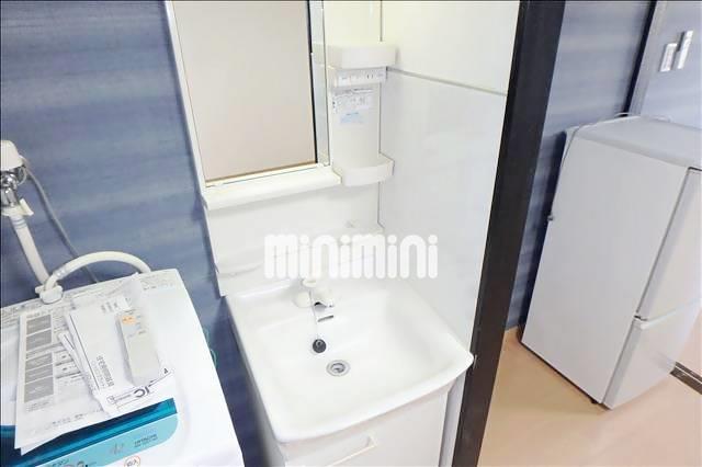 洗面設備　独立洗面台で忙しい朝も準備に手間取りません。