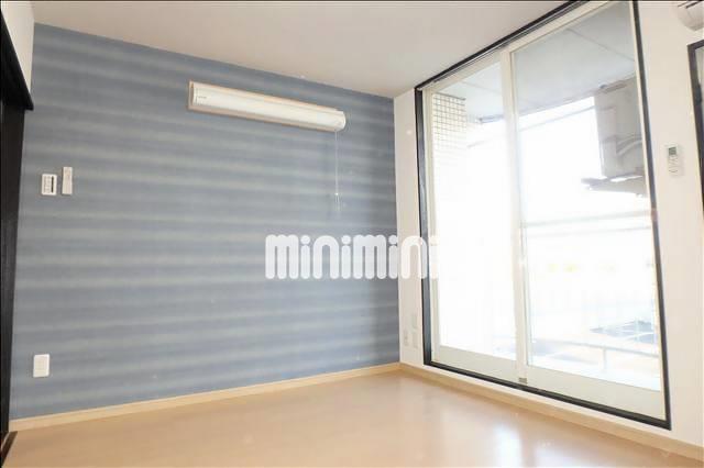 その他部屋・スペース　グレーのアクセントクロスが特徴のお部屋です。