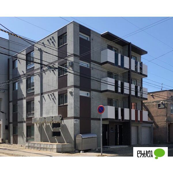札幌市白石区菊水一条のマンションの建物外観