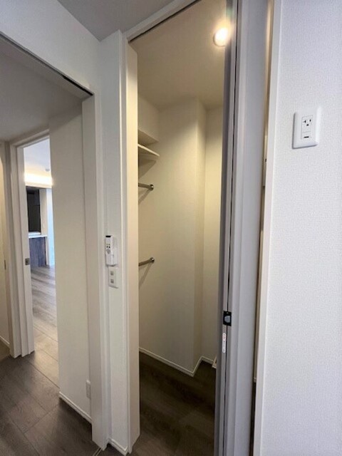 収納　ウォークインクローゼット（洋室）