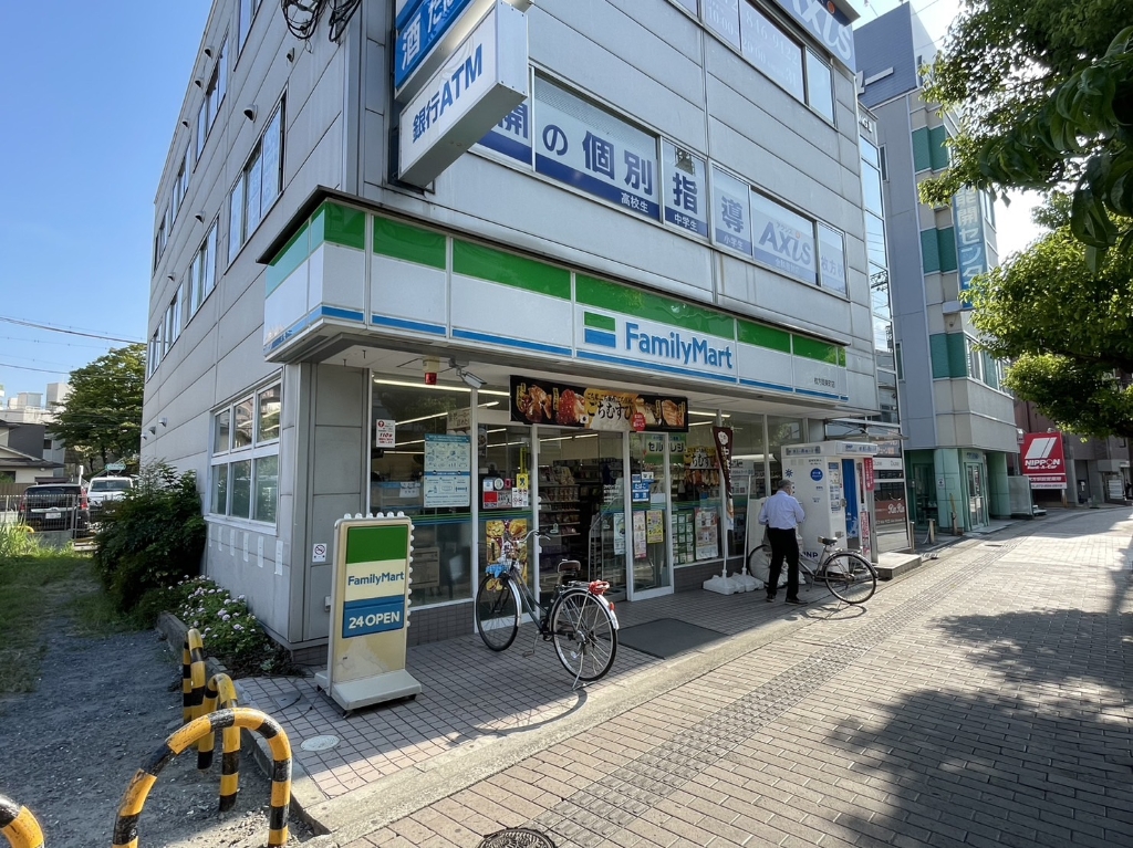 【枚方市岡南町のアパートのコンビニ】