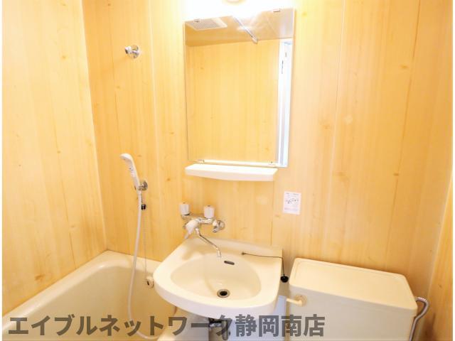 洗面設備　スペースが確保できる洗面所です