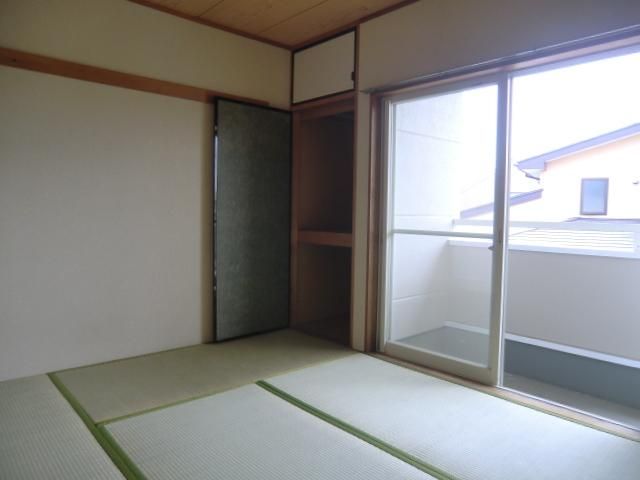 その他部屋・スペース　明るい和室　収納付き