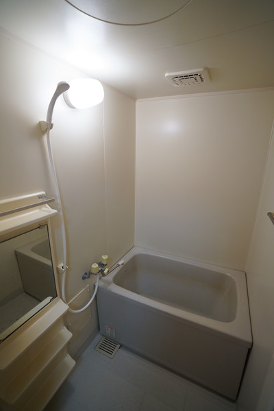 バス・シャワールーム　同じ建物の別のお部屋