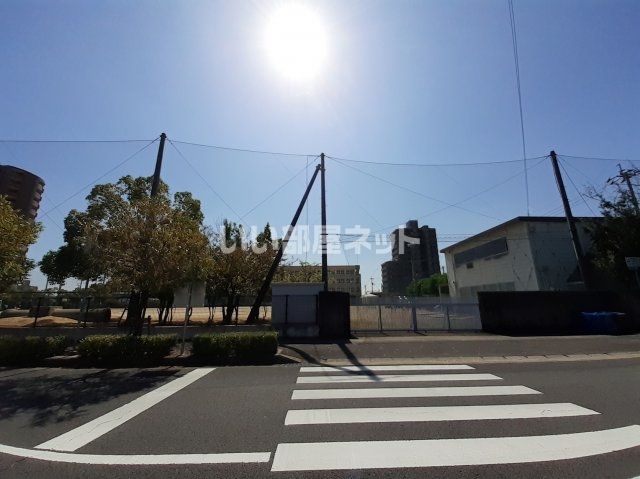 小学校　高松市立中央小学校（小学校）まで1158m