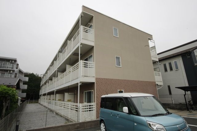 【大和市柳橋のマンションの建物外観】