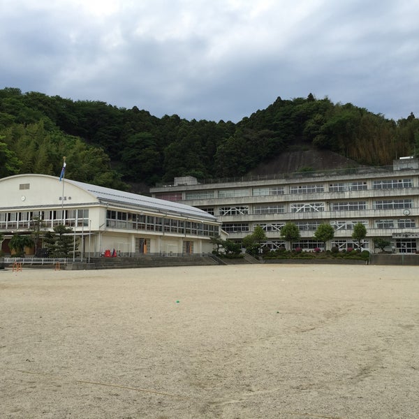 小学校　いわき市立平第五小学校（小学校）まで707m