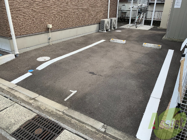 【多賀城市留ケ谷のアパートの駐車場】