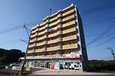 日置市伊集院町徳重のマンションの建物外観