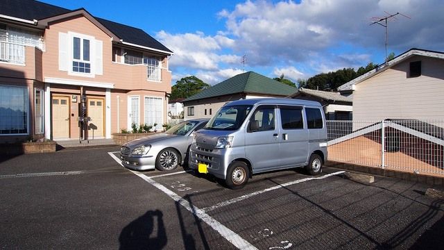 【中間市中央のアパートの駐車場】