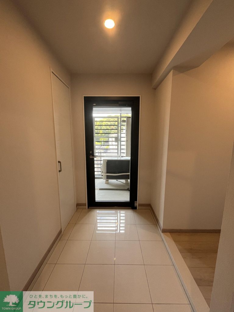 玄関　リビング/居室