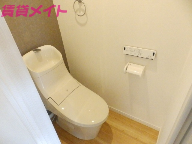 トイレ　同物件別室の写真です