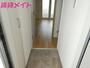 玄関　同物件別室の写真です