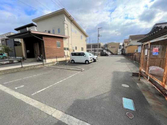 駐車場　エントランス