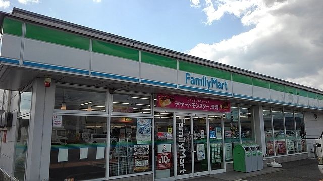 コンビニ　ファミリーマート土成吉田店様（コンビニ）まで17m