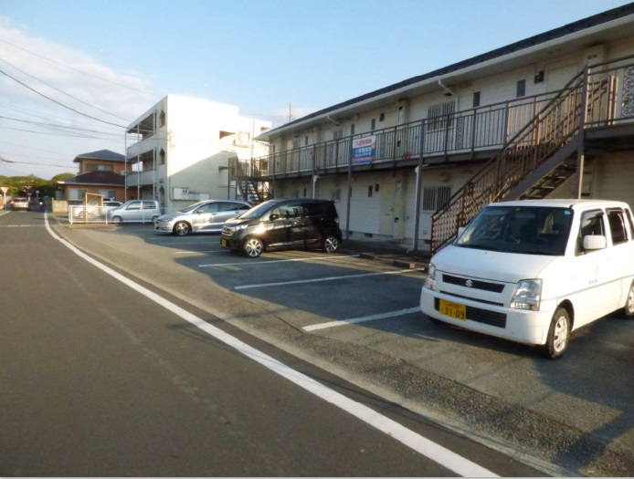 【コーポ朝日・昭和の駐車場】